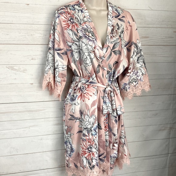 Le Rose Sz S/M Fringe Lace Trim Tie Front Floral Robe Pink Gray & Purple - Picture 2 of 8